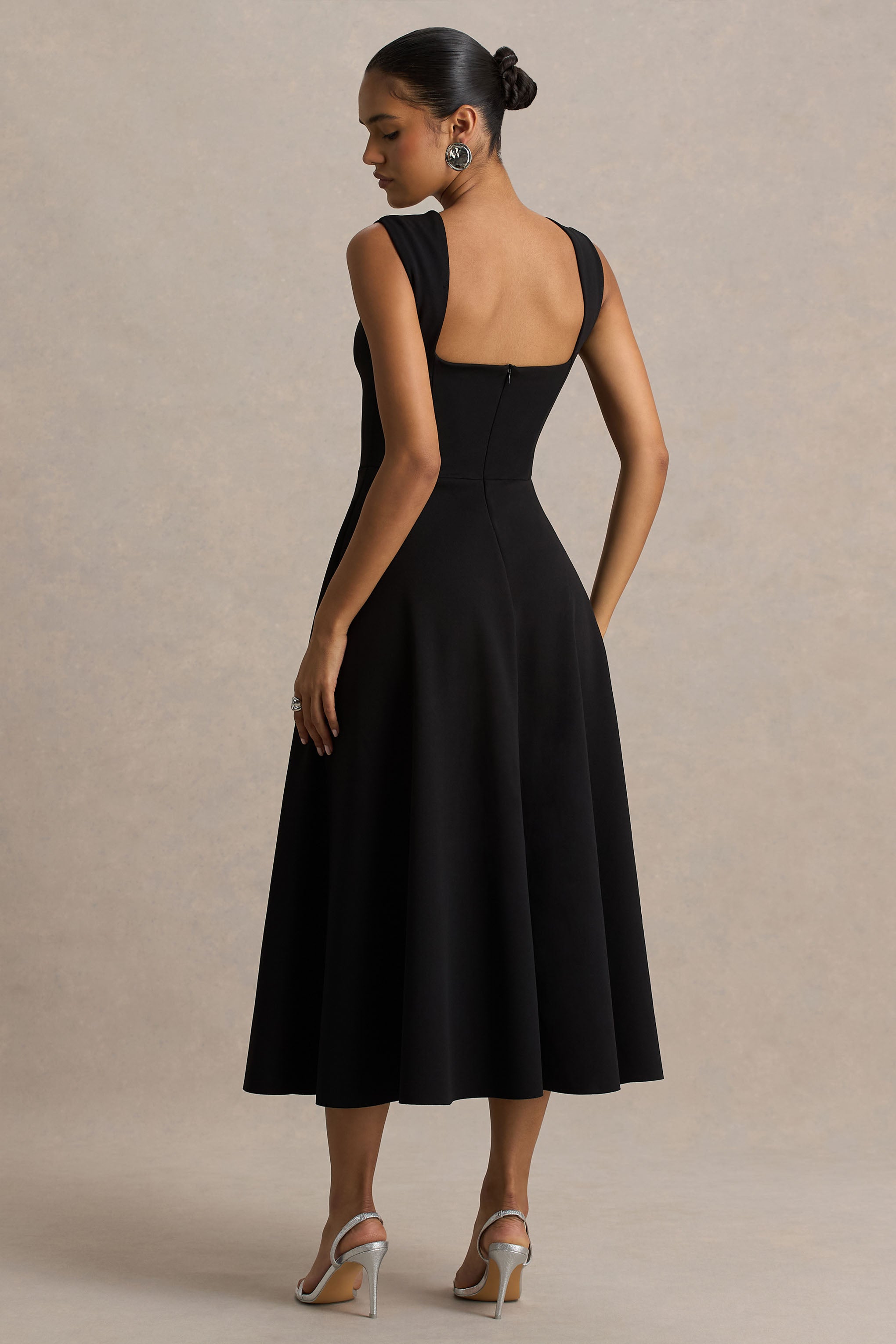 Andromeda | Black Sweetheart-Neck Midi Dress